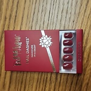 Red Aspen Berries & Bows Brandi Nail Dash